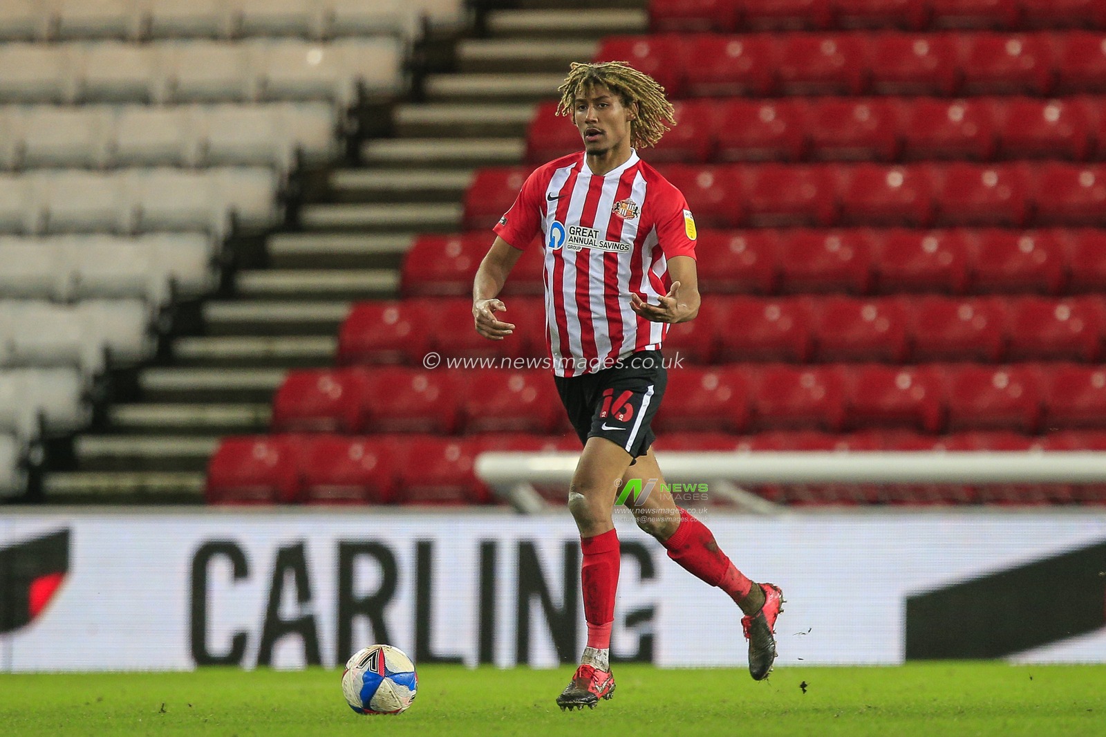 Dion Sanderson #16 of Sunderland in possession of the ball