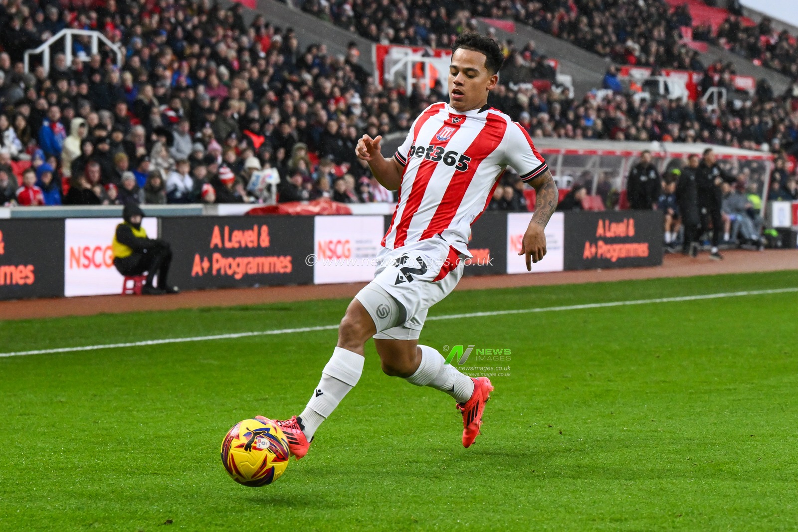 Million Manhoef of Stoke City makes a break with the ball  during the Sky Bet Championship match Stoke City vs Cardiff City at Bet365 Stadium, Stoke-on-Trent, United Kingdom, 14th December 2024

(Photo by Craig Thomas/News Images)