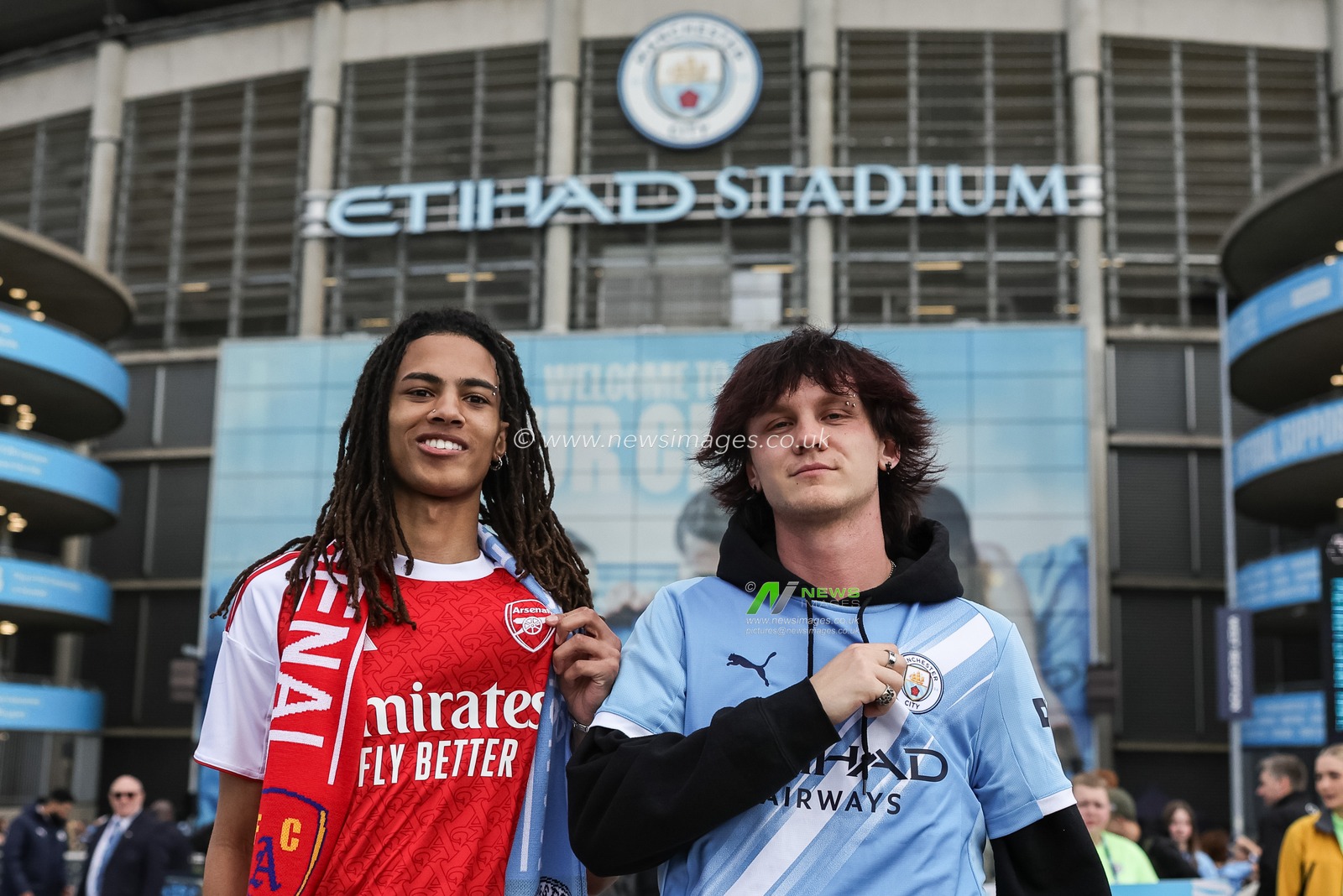 Manchester City and Arsenal fans who are friends  are both attending the game during the Premier League match Manchester City vs Arsenal at Etihad Stadium, Manchester, United Kingdom on 19 April 2026

(Photo by Mark Cosgrove/News Images)
