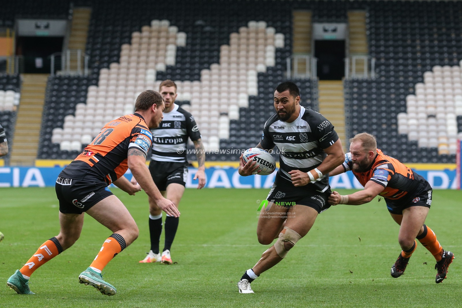 Ligi Sao (13) of Hull FC looks to get away from Paul McShane (9) of Castleford Tigers