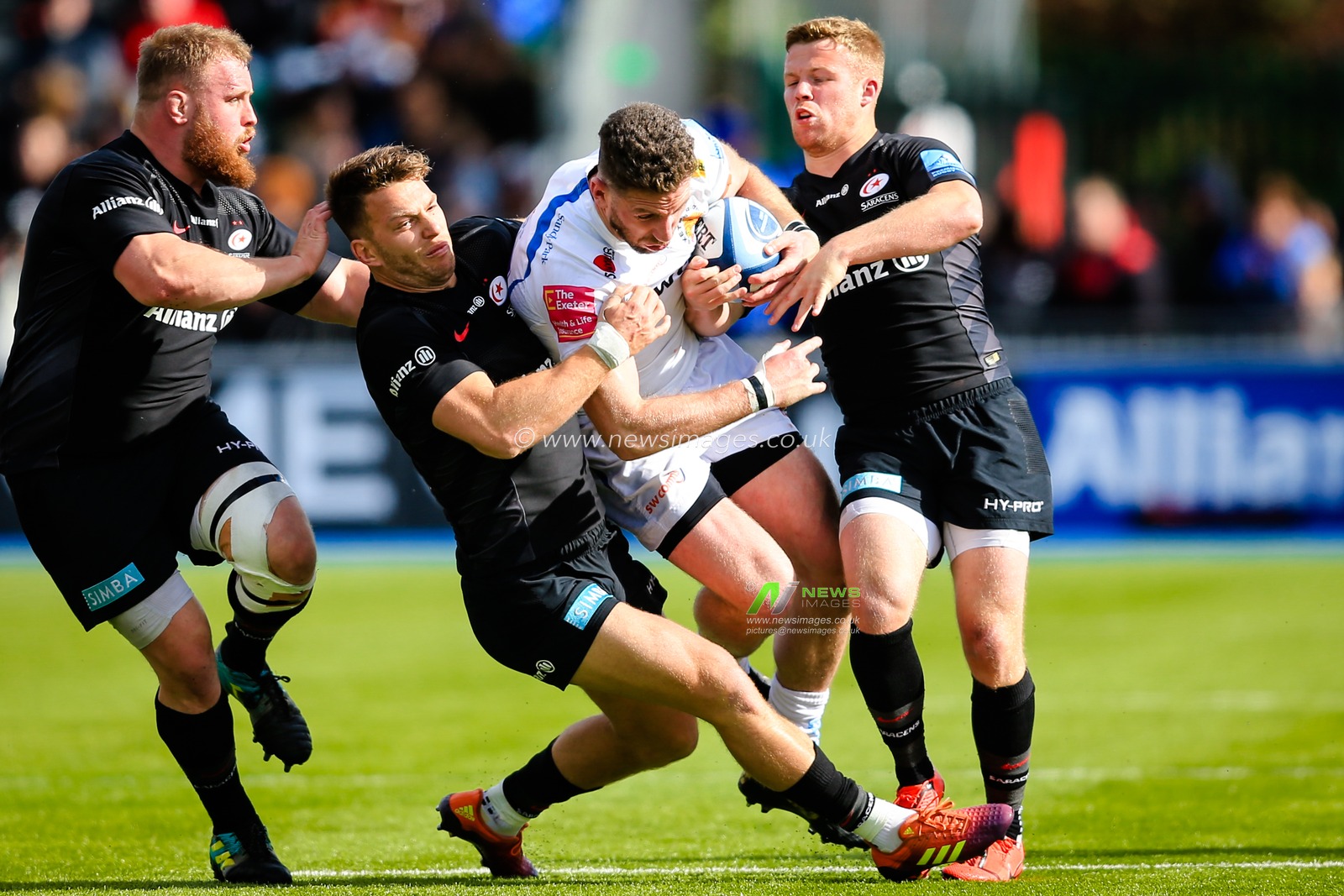4th May 2019 , Allianz Park , London, England; Gallagher Premiership, Saracens vs Exeter Chiefs ; Alex Cuthbert (11) of Exeter receives a tackle from Alex Lewington (11) and Tom Whiteley (21) of Saracens


Credit: Georgie Kerr/News Images