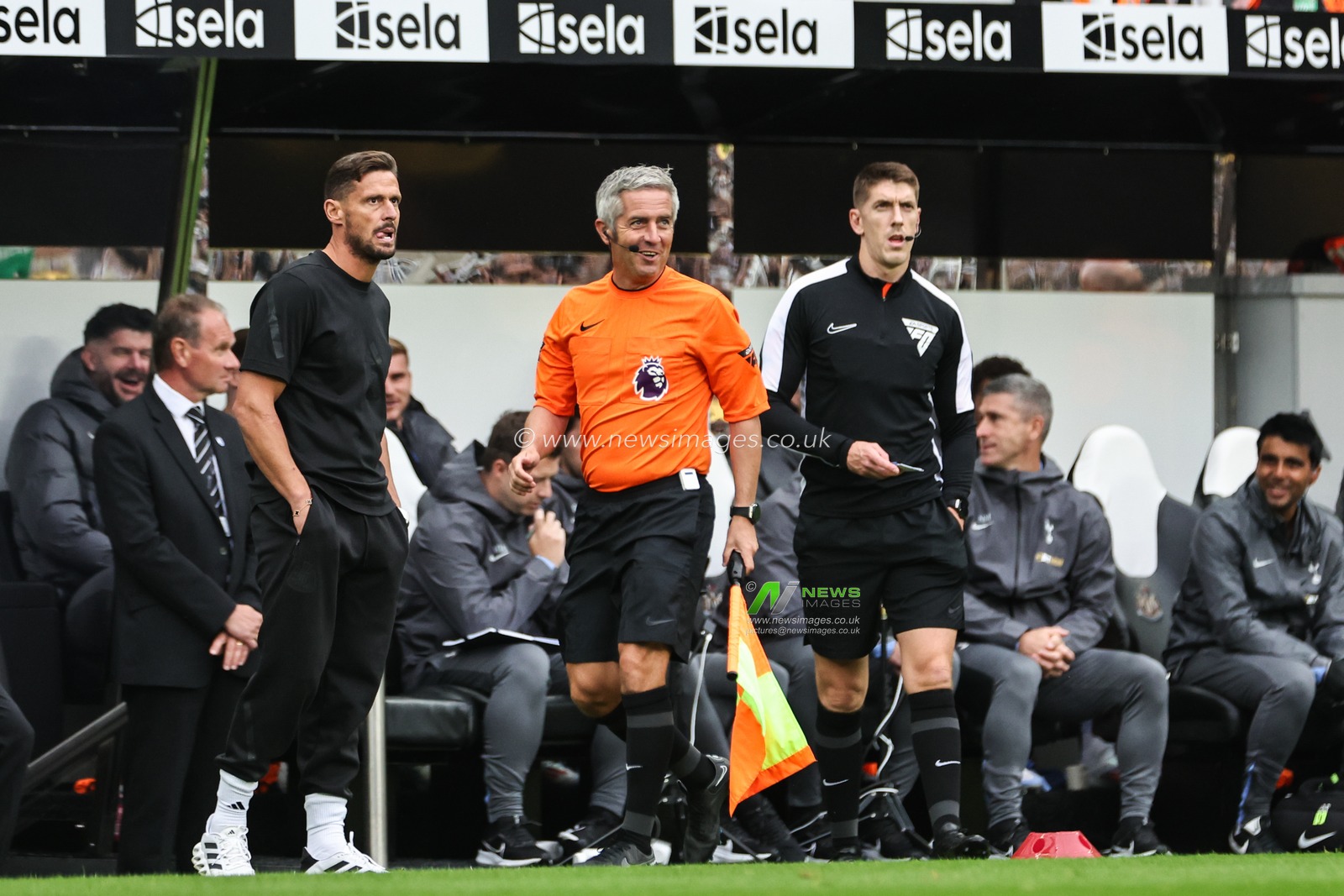 Darren Bond now acting assistant referee following an injury during the Premier League match Newcastle United vs Tottenham Hotspur at St. James's Park, Newcastle, United Kingdom, 1st September 2024

(Photo by Mark Cosgrove/News Images)