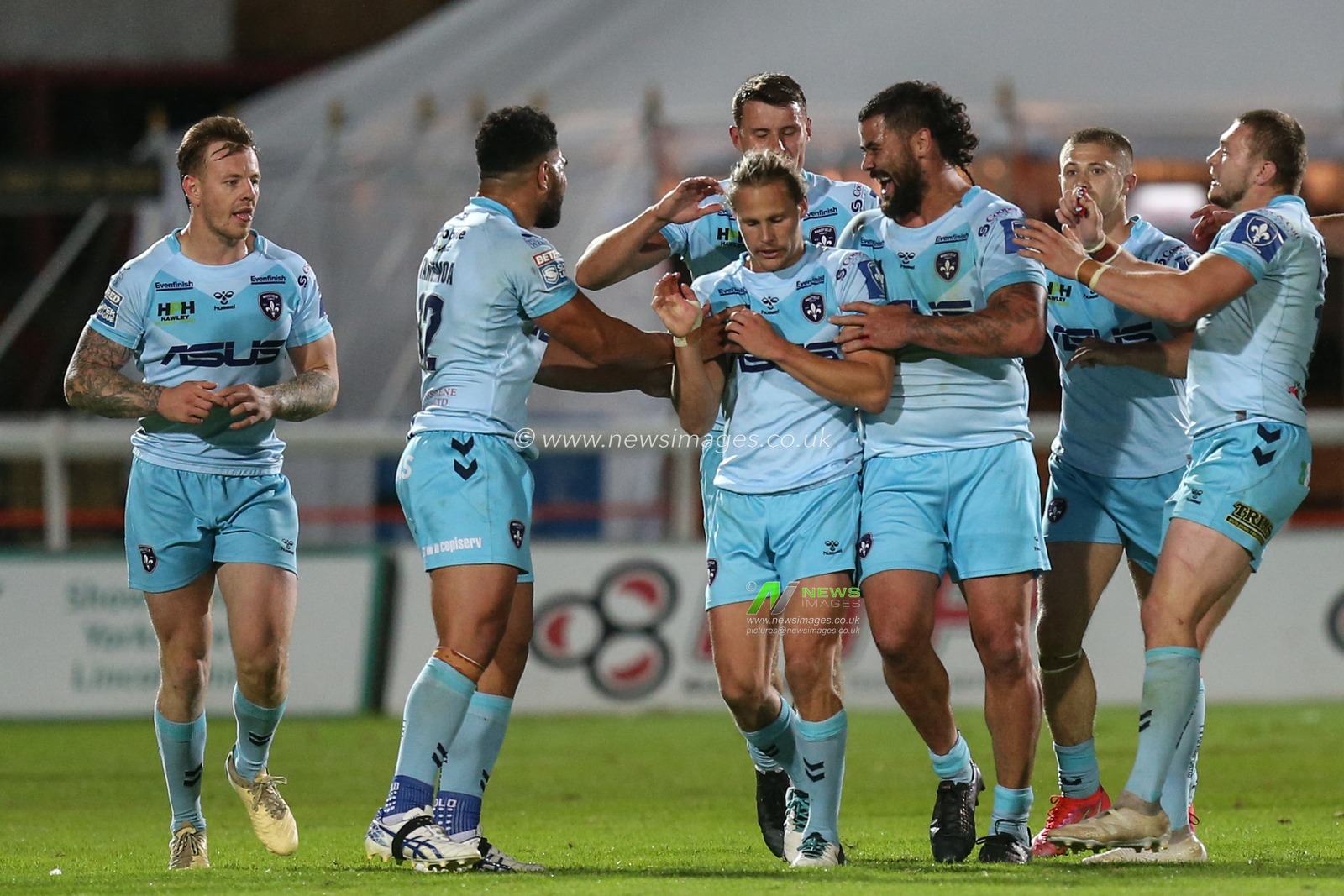 Jacob Miller (6) of Wakefield Trinity is congratulated by team mates after scoring a drop goal to secure the win for Wakefield Trinity