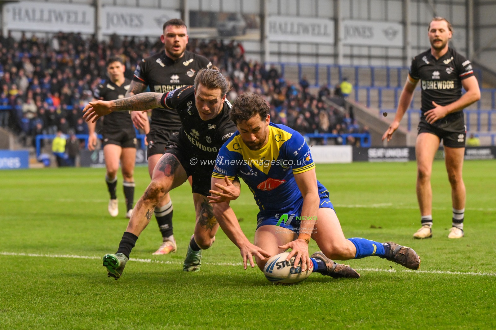 Toby King of Warrington Wolves goes over for a try during the Betfred Challenge Cup Sixth Round match Warrington Wolves vs London Broncos at Halliwell Jones Stadium, Warrington, United Kingdom, 23rd March 2024

(Photo by Craig Thomas/News Images)