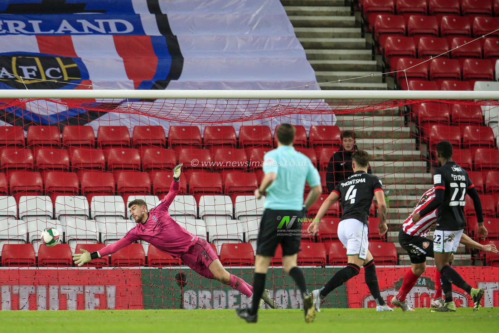 Papa John's Trophy Semi Final Sunderland v Lincoln City