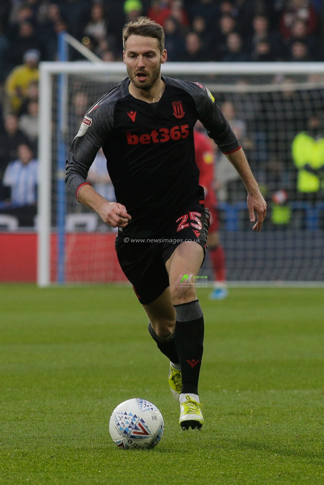 1st January 2020, John Smith's Stadium, Huddersfield, England; Sky Bet Championship, Huddersfield Town v Stoke City : Nick Powell (25) of Stoke City 

Credit: Kurt Fairhurst/News Images
