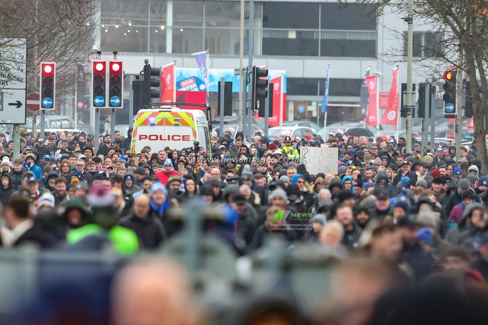 Fans peacefully protest outside of the King Power Stadium during the Premier League match Leicester City vs Arsenal at King Power Stadium, Leicester, United Kingdom, 15th February 2025

(Photo by Alfie Cosgrove/News Images)
