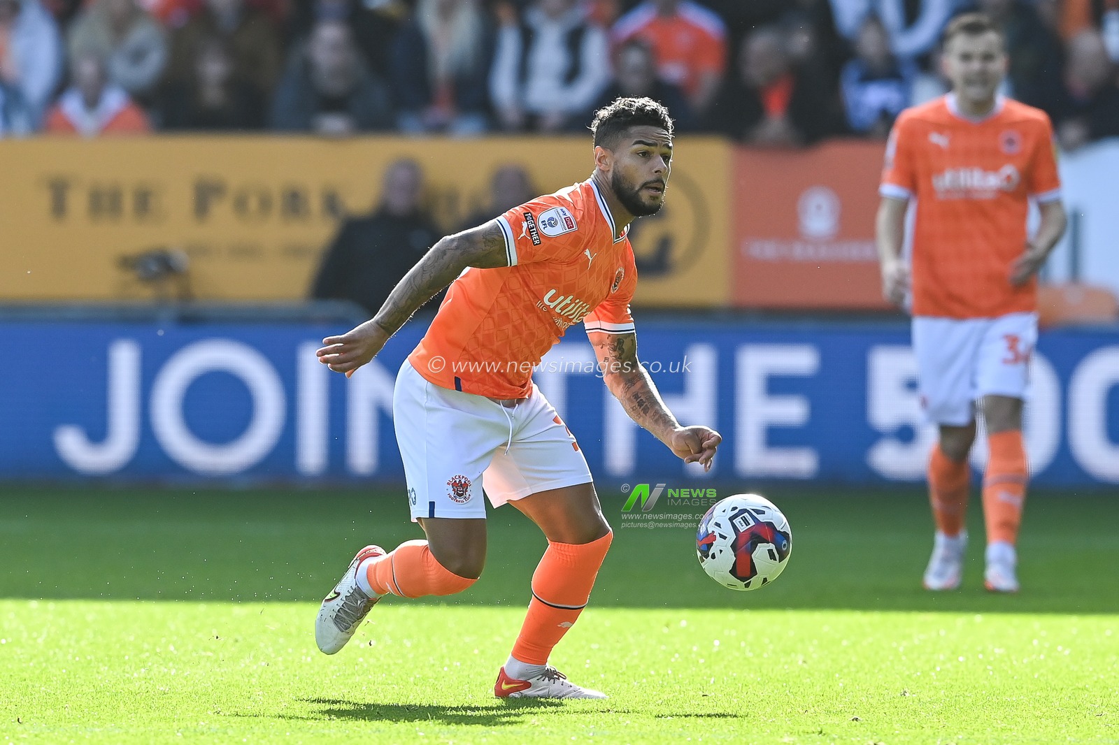 Liam Bridcutt #35 of Blackpool in action during the game during the Sky Bet Championship match Blackpool vs Preston North End at Bloomfield Road, Blackpool, United Kingdom, 22nd October 2022

(Photo by Craig Thomas/News Images)