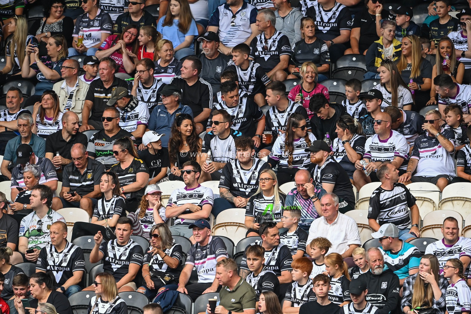 Hull FC fans during the Betfred Super League match Hull FC vs Hull KR at MKM Stadium, Hull, United Kingdom, 3rd September 2022

(Photo by Craig Thomas/News Images)