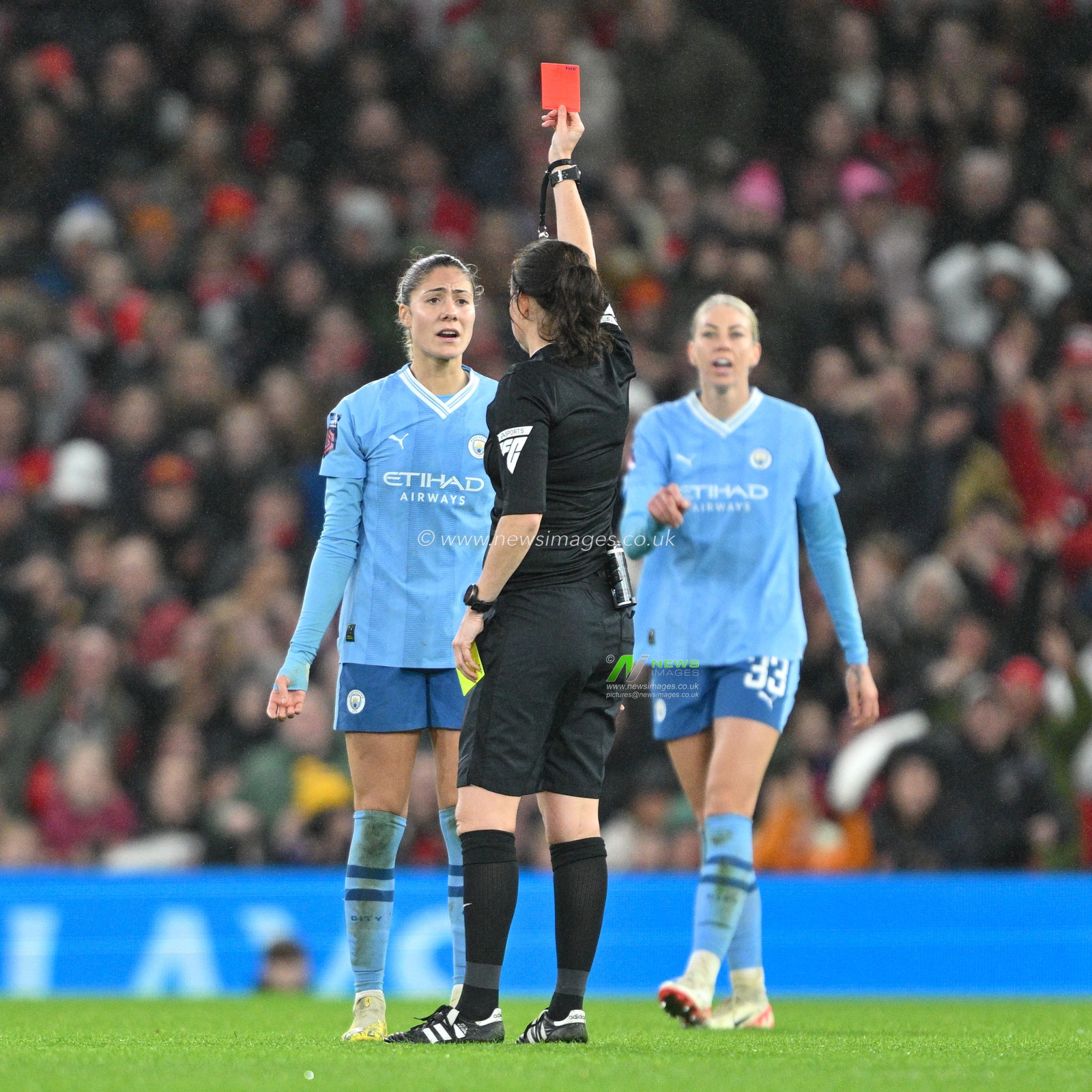 Laia Aleixandri #4 of Manchester City Women gets her second yellow and red card, during the The FA Women's Super League match Manchester United Women vs Manchester City Women at Old Trafford, Manchester, United Kingdom, 19th November 2023

(Photo by Cody Froggatt/News Images)