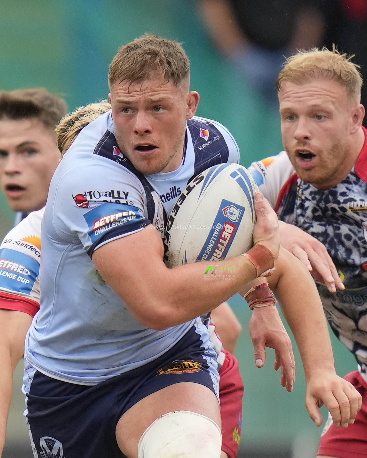Morgan Knowles #13 of St. Helens makes a break during the Betfred Challenge Cup Semi-Final match Leigh Leopards vs St Helens at Halliwell Jones Stadium, Warrington, United Kingdom, 22nd July 2023

(Photo by Steve Flynn/News Images)