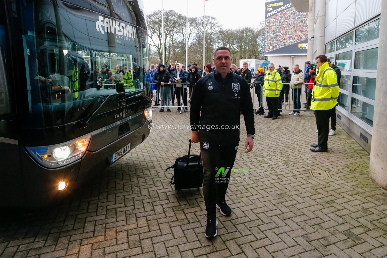 Mark Fotheringham head coach of Huddersfield Town arrives for the Sky Bet Championship match Hull City vs Huddersfield Town at MKM Stadium, Hull, United Kingdom, 14th January 2023

(Photo by Ben Early/News Images)