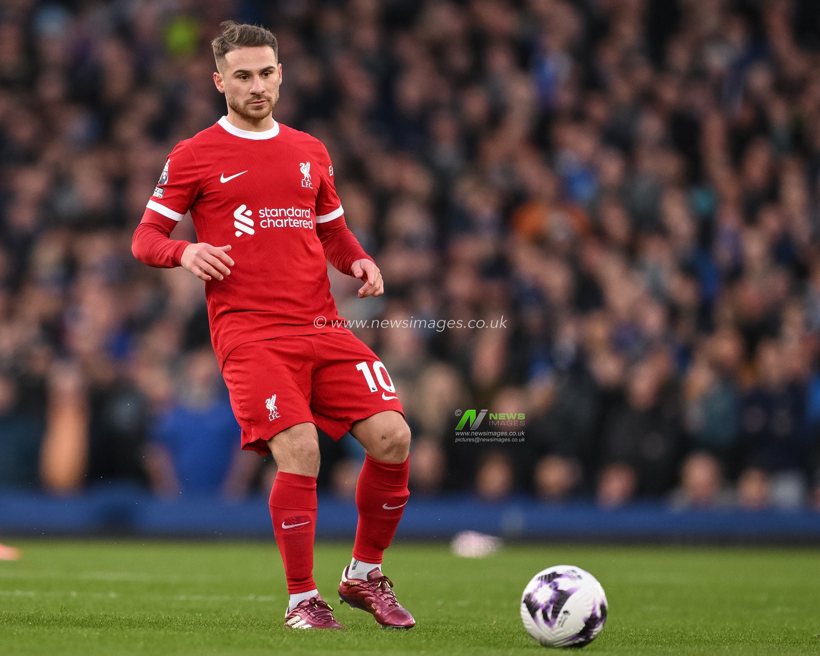 Alexis Mac Allister of Liverpool with the ball during the Premier League match Everton vs Liverpool at Goodison Park, Liverpool, United Kingdom, 24th April 2024

(Photo by Craig Thomas/News Images)