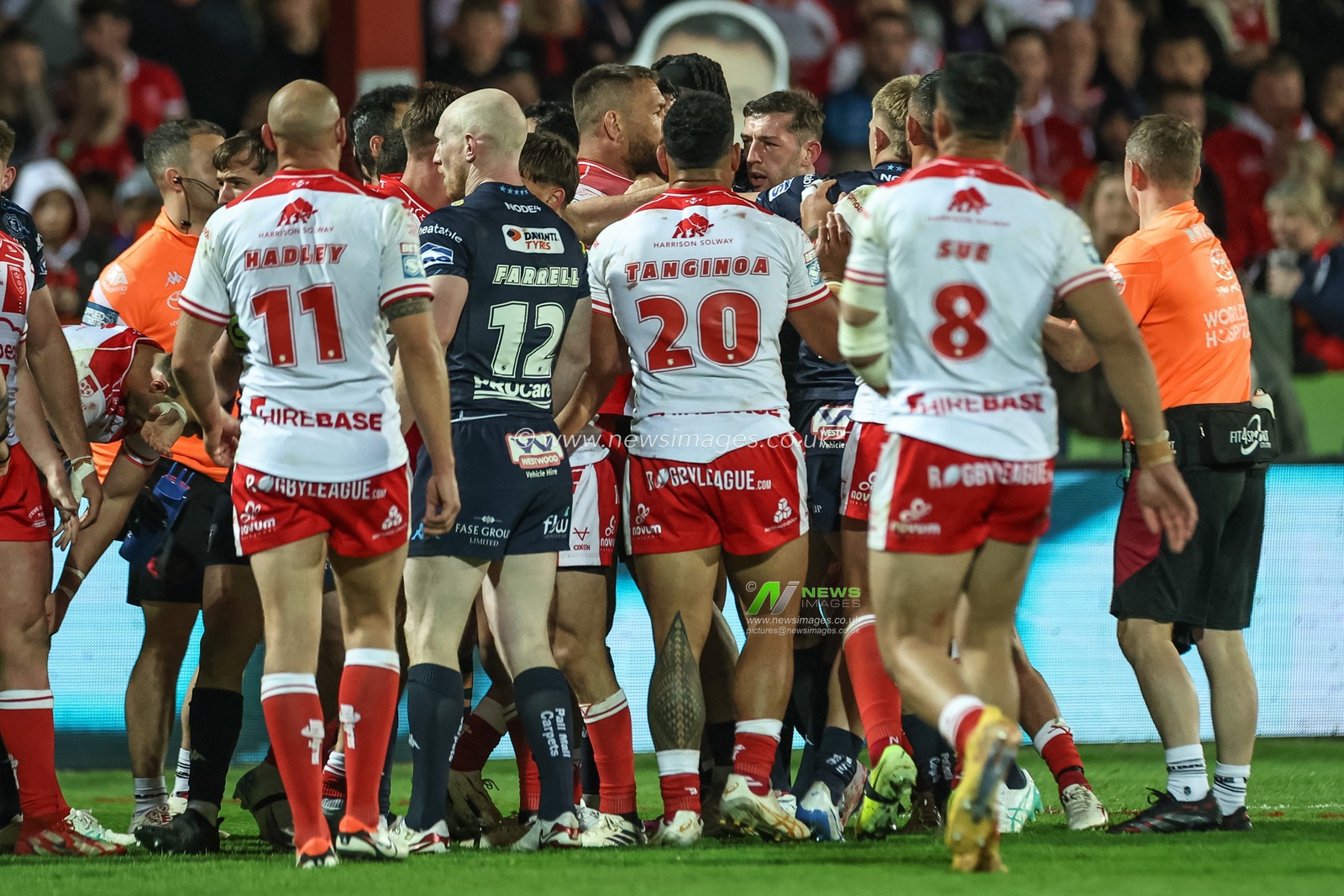 Tempers flare between both sides during the Betfred Super League Round 7 match Hull KR vs Wigan Warriors at Sewell Group Craven Park, Kingston upon Hull, United Kingdom, 11th April 2025

(Photo by Mark Cosgrove/News Images)