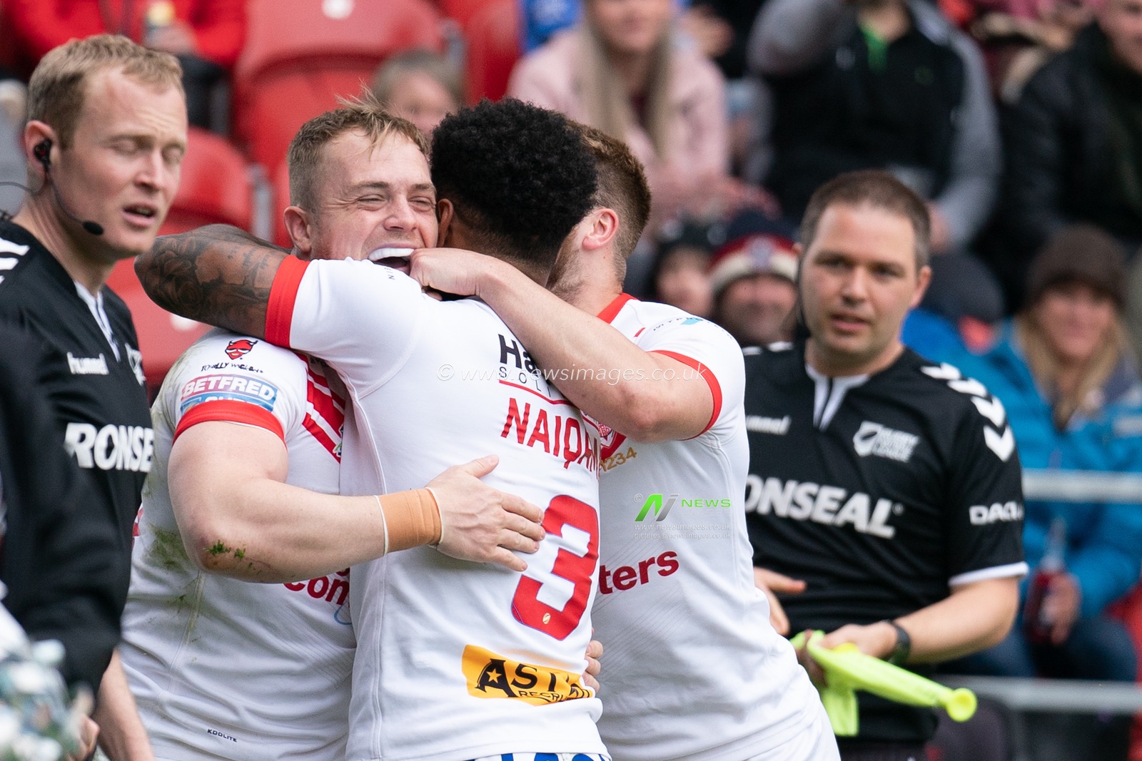 St. Helens's Adam Swift celebrates scoring his sides first try


28th April 2019 , Totally Wicked Stadium, St Helens, England;  Betfred Super League, Round 13, St Helens vs Catalans Dragons ; 

Credit: Terry Donnelly/News Images