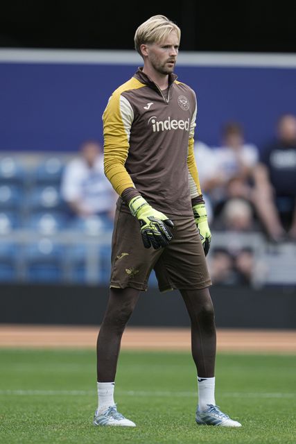 Caoimhín Kelleher of Brentford ahead of the Pre-season friendly match Queens Park Rangers vs Brentford at Kiyan Prince Foundation Stadium, London, United Kingdom, 2nd August 2025

(Photo by Harvey Murphy/News Images)