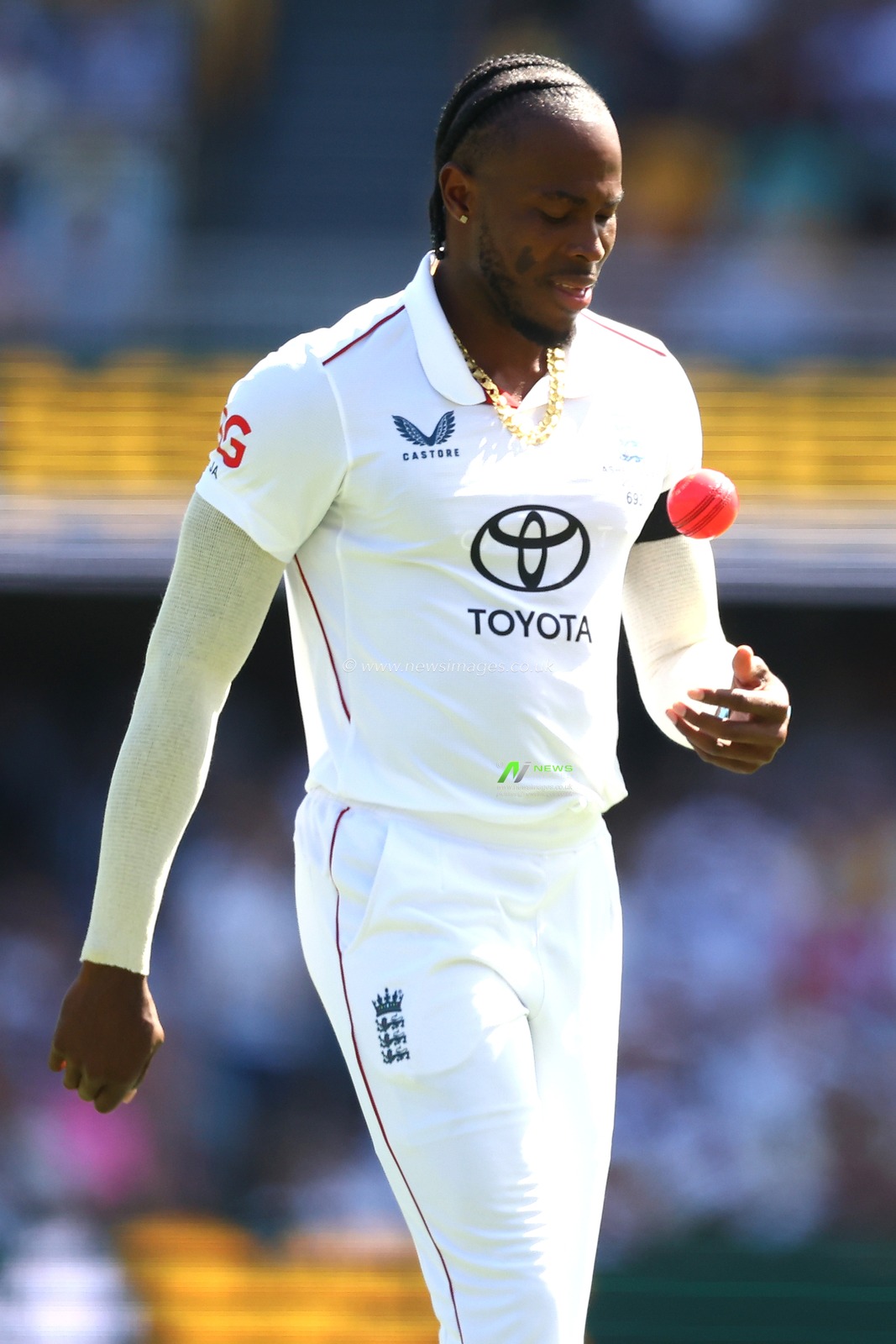 Jofra Archer of England  looks on during the NRMA Insurance Ashes Second Test Day 2 Australia vs England at The Gabba, Brisbane Cricket Ground, Brisbane, Australia, 5th December 2025

(Photo by Pat Hoelscher/News Images)

*** GER AUT SUI OUT ***
