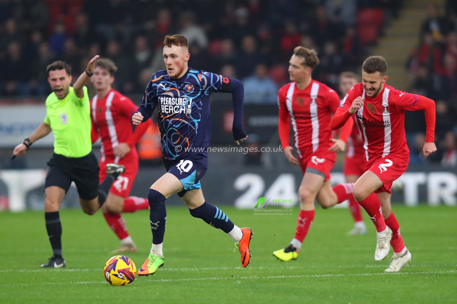 Sonny Carey of Blackpool breaks with the ball during the Sky Bet League 1 match Leyton Orient vs Blackpool at Gaughan Group Stadium, London, United Kingdom, 9th November 2024

(Photo by Izzy Poles/News Images)
