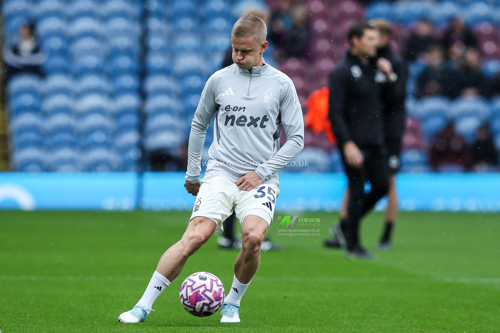 Oleksandr Zinchenko of Nottingham Forest warms up ahead of the Premier League match Burnley vs Nottingham Forest at Turf Moor, Burnley, United Kingdom, 20th September 2025

(Photo by Jorge Horsted/News Images)