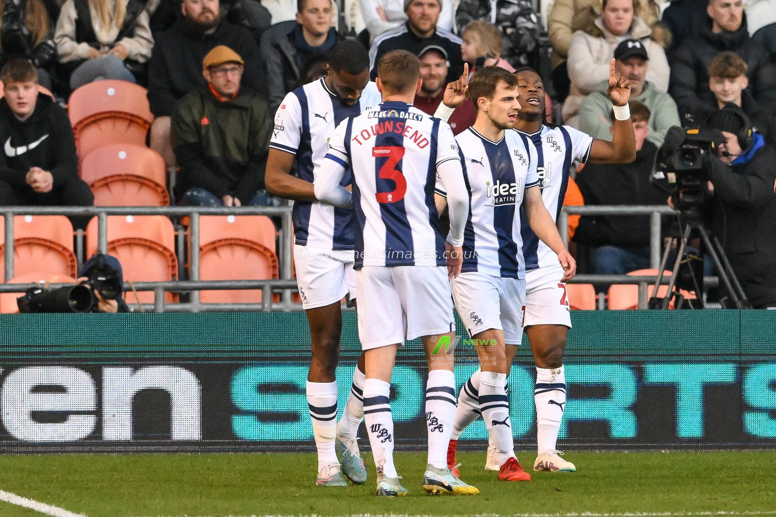 Brandon Thomas-Asante #21 of West Bromwich Albion scores to make it 0-1 during the Sky Bet Championship match Blackpool vs West Bromwich Albion at Bloomfield Road, Blackpool, United Kingdom, 18th April 2023

(Photo by Craig Thomas/News Images)