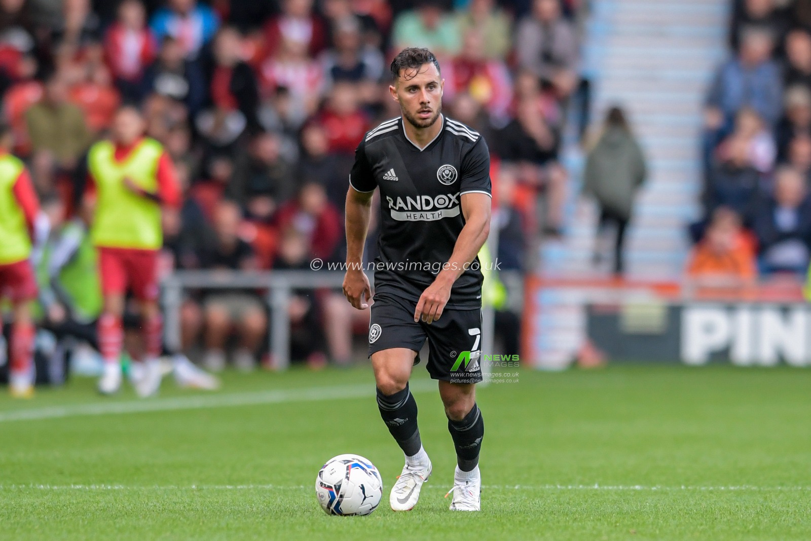 George Baldock #2 of Sheffield United runs with the ball