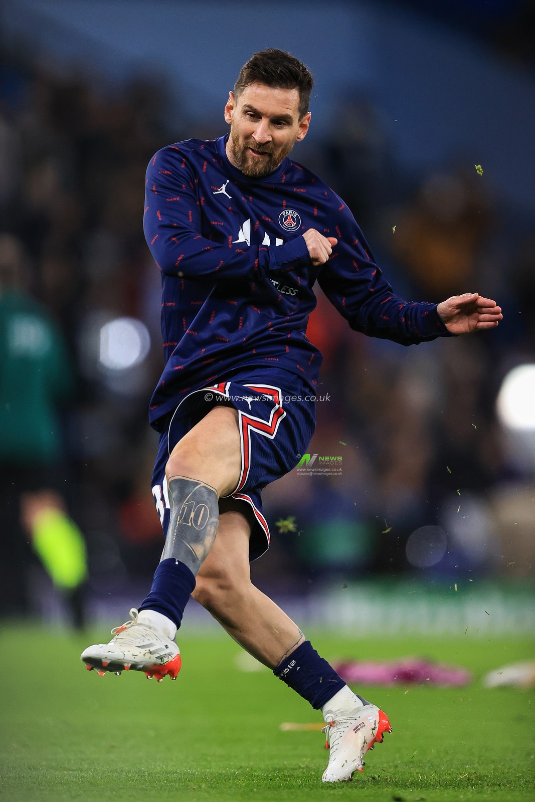 Lionel Messi #30 of Paris Saint-Germain during the pre-game warmup