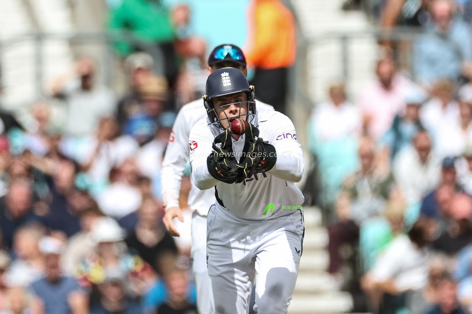 Jamie Smith of England catches out Asitha Fernando of Sri Lanka during the 3rd Rothesay Test Match Day Three England v Sri Lanka at The Kia Oval, London, United Kingdom, 8th September 2024

(Photo by Mark Cosgrove/News Images)