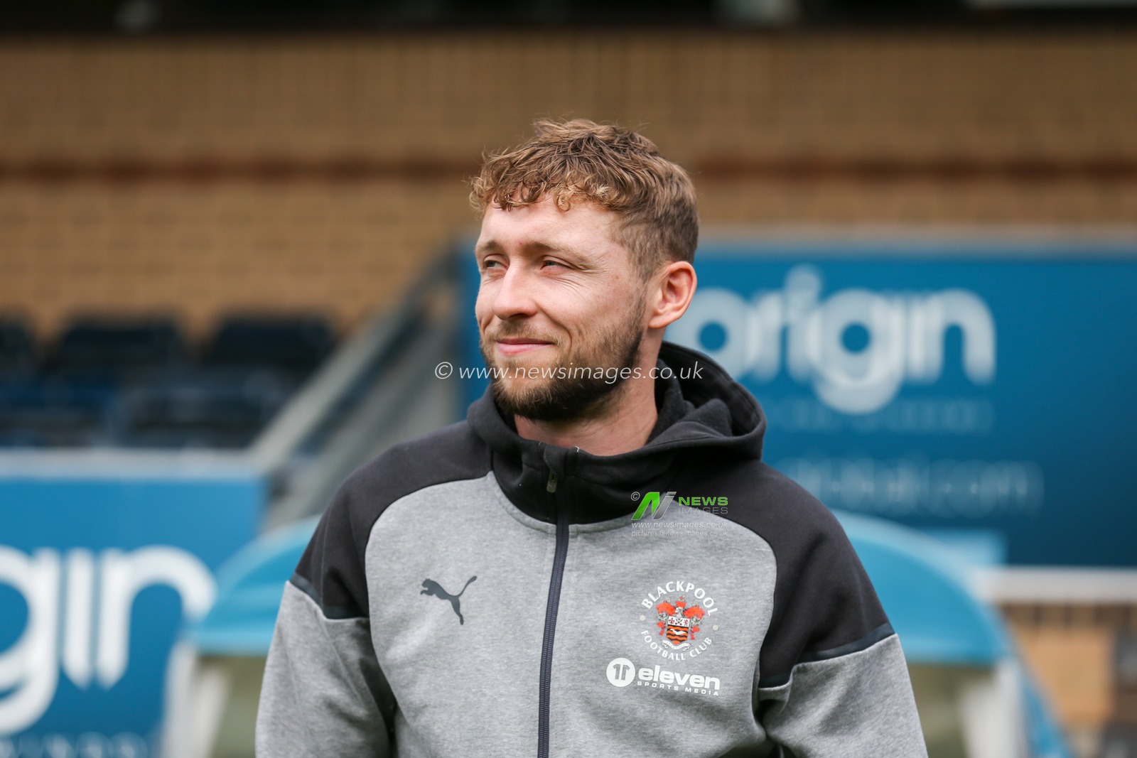 Matthew Pennington #5 of Blackpool arriving during the Sky Bet League 1 match Wycombe Wanderers vs Blackpool at Adams Park, High Wycombe, United Kingdom, 16th September 2023

(Photo by Arron Gent/News Images)