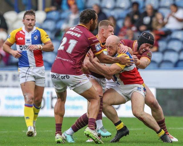 Lee Kershaw of London Broncos is tackled by Leroy Cudjoe of Huddersfield Giants, Chris Hill of Huddersfield Giants and Olly Russell of Huddersfield Giants during the Betfred Super League Round 25 match Huddersfield Giants vs London Broncos at John Smith's Stadium, Huddersfield, United Kingdom, 8th September 2024

(Photo by Alfie Cosgrove/News Images)