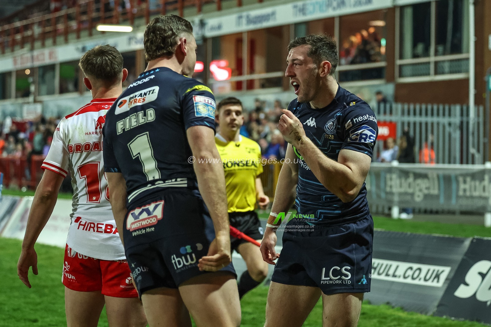 Jake Wardle of Wigan Warriors celebrates his try with team mates during the Betfred Super League Round 7 match Hull KR vs Wigan Warriors at Sewell Group Craven Park, Kingston upon Hull, United Kingdom, 11th April 2025

(Photo by Mark Cosgrove/News Images)