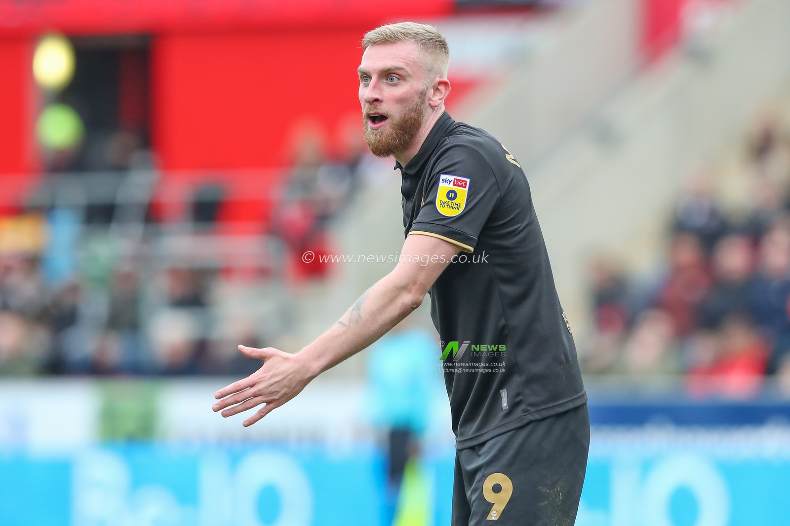 Oliver McBurnie #9 of Sheffield United appeals to the linesman during the Sky Bet Championship match Rotherham United vs Sheffield United at New York Stadium, Rotherham, United Kingdom, 4th February 2023

(Photo by Gareth Evans/News Images)