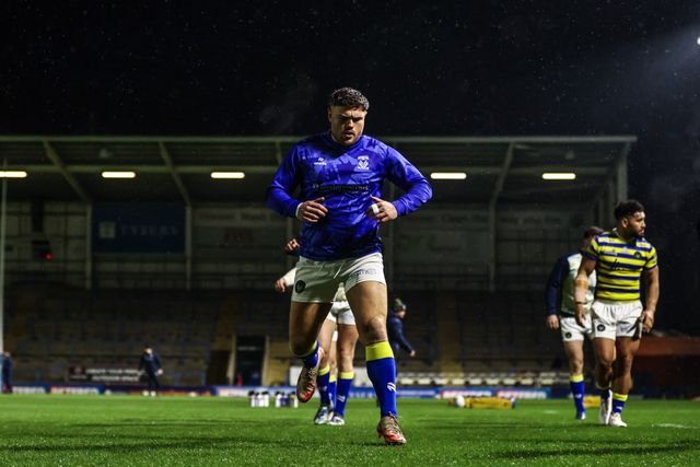 Joe Philbin of Warrington Wolves in the pre-game warm up during the Betfred Challenge Cup match Warrington Wolves vs Sheffield Eagles at The Halliwell Jones Stadium, Warrington, United Kingdom on 06 February 2026

(Photo by Alfie Cosgrove/News Images)