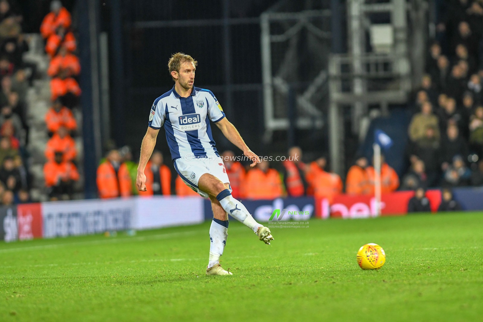 29th December 2018, The Hawthorns, West Bromwich, England; Sky Bet Championship, West Bromwich Albion vs Sheffield Wednesday ; James Morrison (7) of West Bromwich Albion lays off the pass


Credit: Gareth Dalley/News Images

English Football League images are subject to DataCo Licence