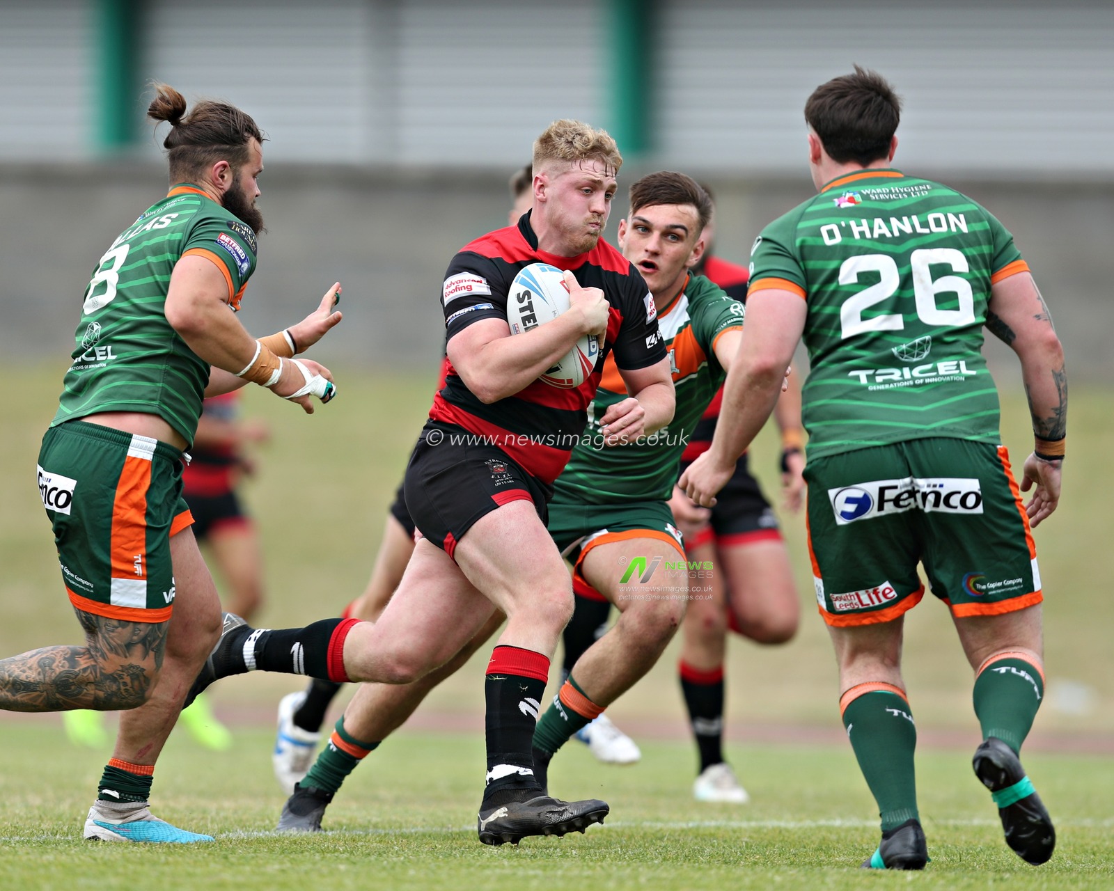 Aaron Smith of Barrow Raiders runs forward during the Betfred Championship match Hunslet RLFC vs Barrow Raiders at South Leeds Stadium, Leeds, United Kingdom, 22nd June 2025

(Photo by Sam Eaden/News Images)