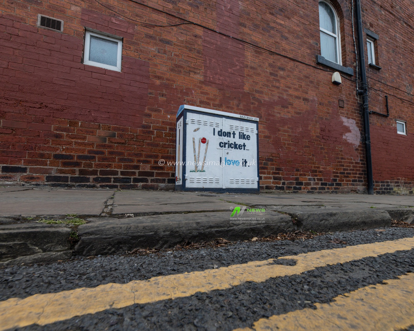A communication box with â€œI donâ€™t live cricketâ€¦  I love itâ€ on during the LV= Insurance Ashes Third Test Series Day 1 England v Australia at Headingley Stadium, Leeds, United Kingdom, 6th July 2023

(Photo by Mark Cosgrove/News Images)