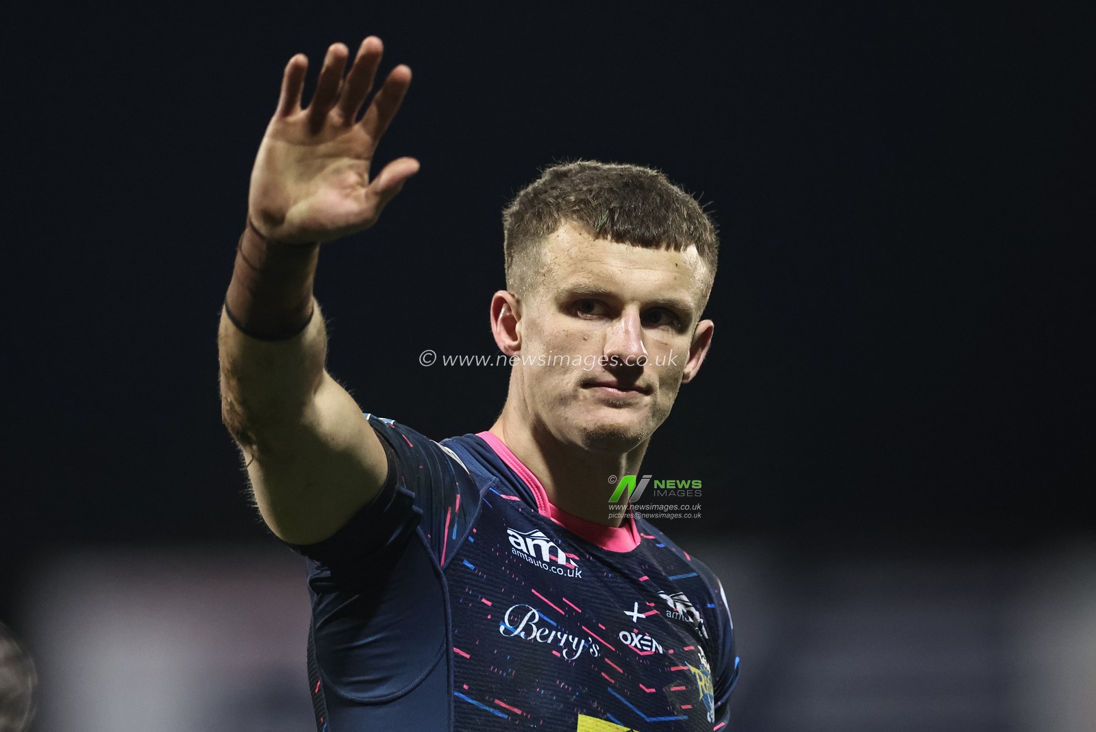 Ash Handley of Leeds Rhinos waves to the traveling fans during the Betfred Super League Round 2 match Hull KR vs Leeds Rhinos at Sewell Group Craven Park, Kingston upon Hull, United Kingdom, 22nd February 2024

(Photo by Mark Cosgrove/News Images)