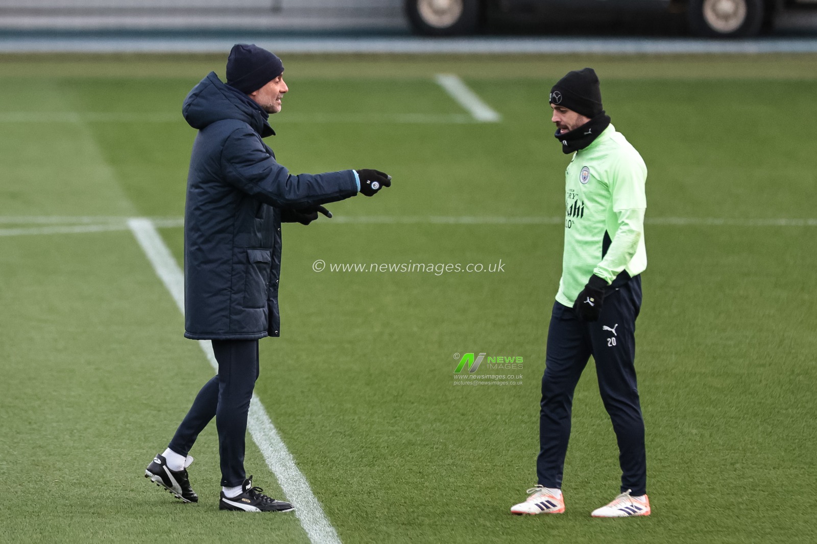 Pep Guardiola manager of Manchester City gives instruction to Bernardo Silva of Manchester City during the UEFA Champions League training session Matchday 5 of 8 Manchester City vs Bayer 04 Leverkusen at Etihad Campus, Manchester, United Kingdom, 24th November 2025

(Photo by Mark Cosgrove/News Images)

*** GER AUT SUI OUT ***