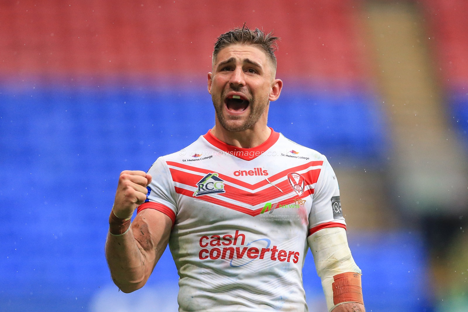 27th July 2019 , University of Bolton Stadium, Bolton, England; 2019 Coral Challenge Cup Semi-Final, St Helens vs Halifax RLFC ; Tommy Makinson (2) of St Helens celebrates as Saints go through to the final as Wembley


Credit: Mark Cosgrove/News Images