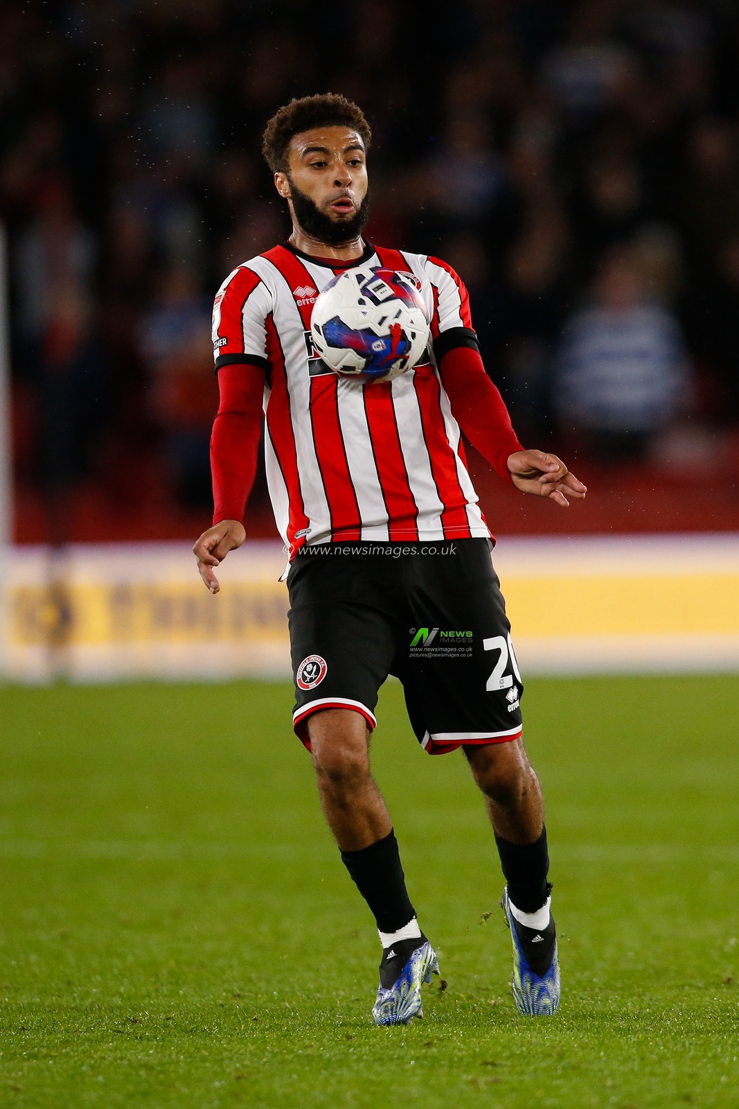 Jayden Bogle #20 of Sheffield United during the Sky Bet Championship match Sheffield United vs Queens Park Rangers at Bramall Lane, Sheffield, United Kingdom, 4th October 2022

(Photo by Ben Early/News Images)