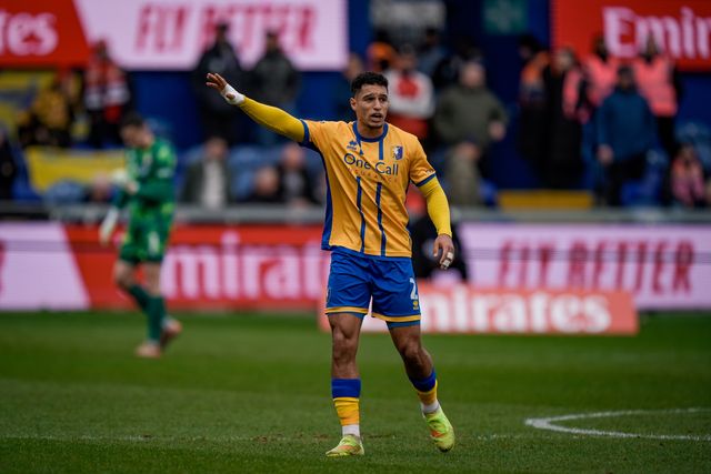 Kyle Knoyle of Mansfield Town gives his team instructions  during the Emirates FA Cup fifth round match Mansfield Town vs Arsenal at One Call Stadium, Mansfield, United Kingdom on 07 March 2026

(Photo by Maynard Manyowa/News Images)