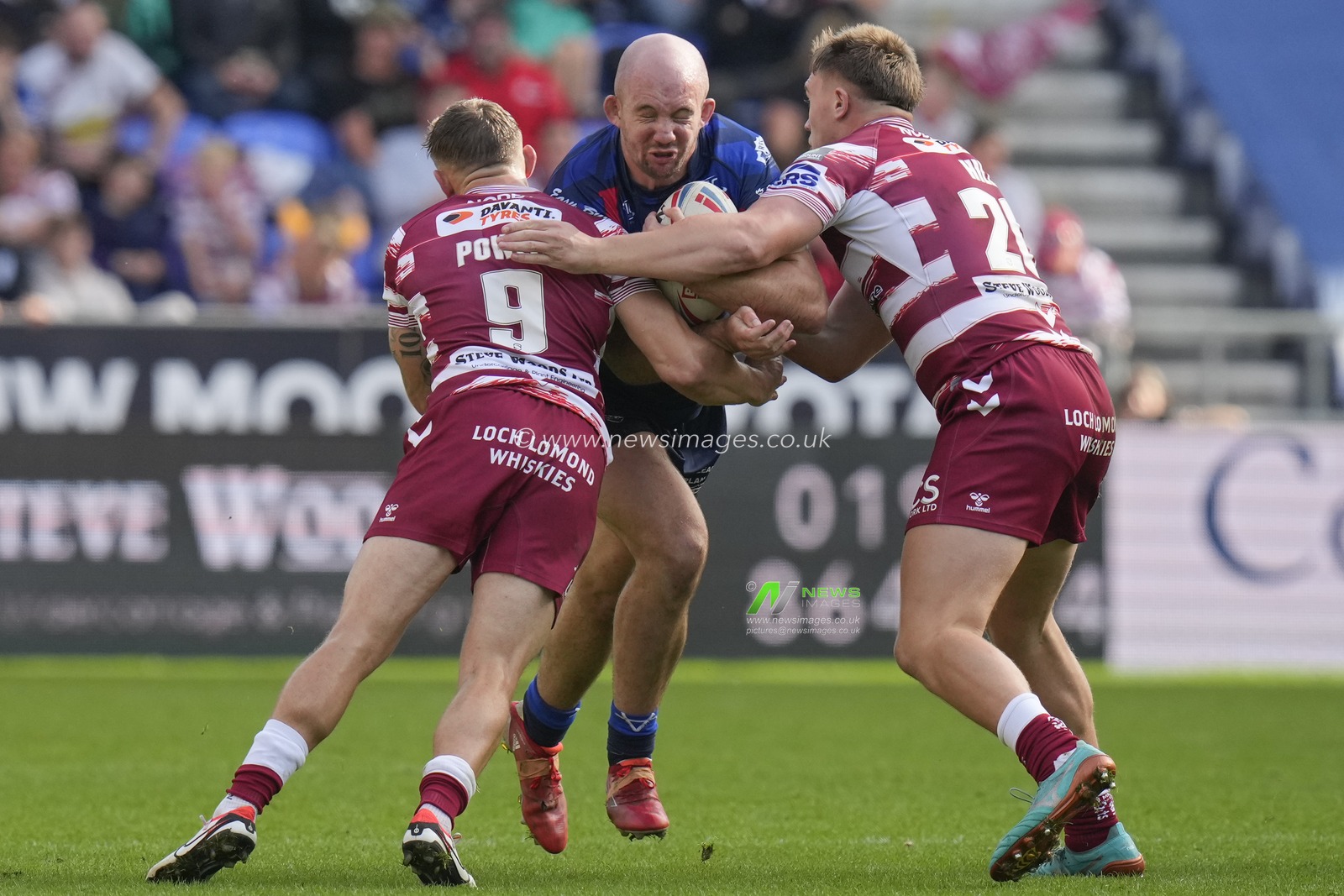 George King #10 of Hull KR runs at the Wigan Warriors defence during the Betfred Super League Semi Final match Wigan Warriors vs Hull KR at DW Stadium, Wigan, United Kingdom, 7th October 2023

(Photo by Steve Flynn/News Images)