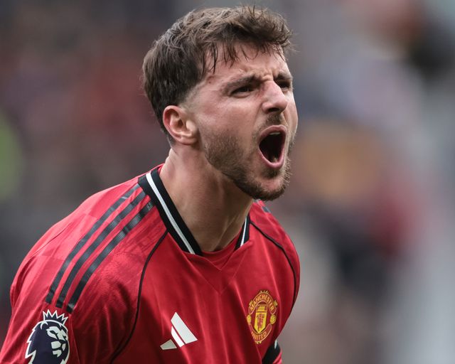 Mason Mount of Manchester United celebrates his goal to make it 1-0 during the Premier League match Manchester United vs Sunderland at Old Trafford, Manchester, United Kingdom, 4th October 2025

(Photo by Mark Cosgrove/News Images)