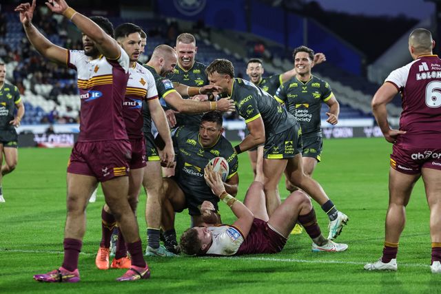 Ryan Hall of Leeds Rhinos goes over for a try during the Betfred Super League round 8 match Huddersfield Giants vs Leeds Rhinos at Accu Stadium, Huddersfield, United Kingdom on 17 April 2026

(Photo by Mark Cosgrove/News Images)