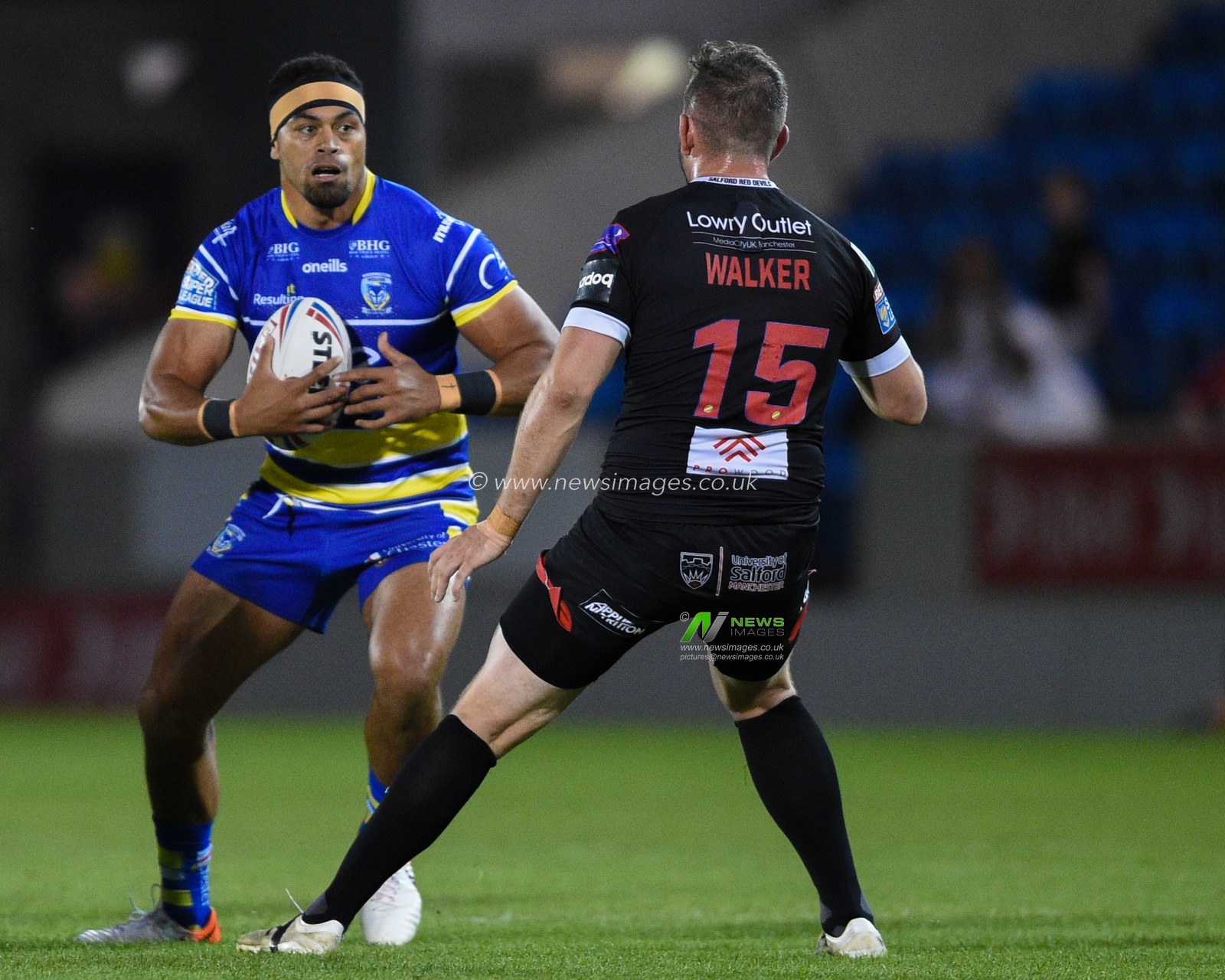 29th August 2019 ,  AJ Bell Stadium, Salford, England;  Betfred Super League Rugby, Round 27, Salford Red Devils vs Warrington Wolves ; Sitaleki Akauola (19) of Warrington Wolves watched by Adam Walker (15) of Salford Red Devils 

Credit: Richard Long/News Images