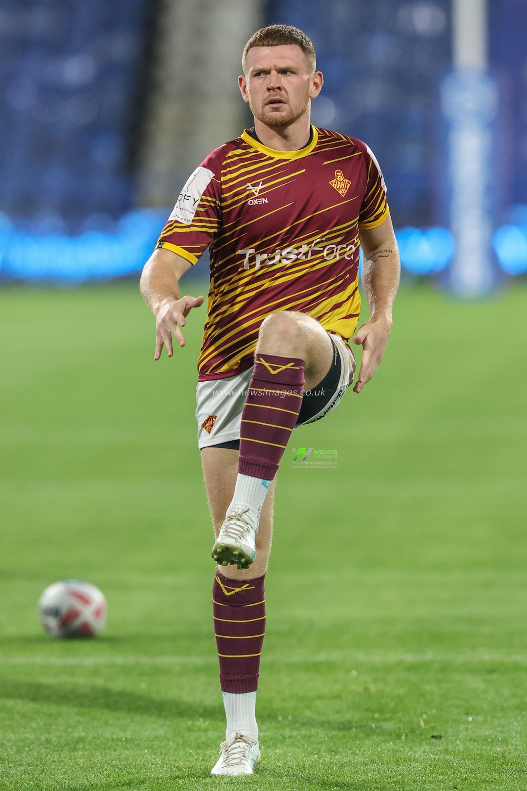 Olly Russell of Huddersfield Giants during pre-game warm up during the Betfred Super League Round 27 match Huddersfield Giants vs Castleford Tigers at John Smith's Stadium, Huddersfield, United Kingdom, 19th September 2024

(Photo by Alfie Cosgrove/News Images)