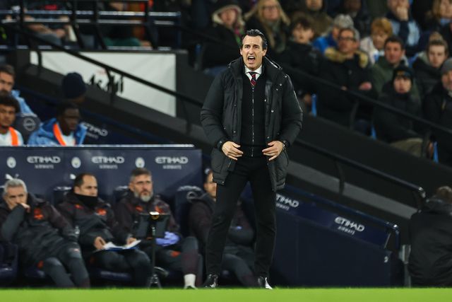 Unai Emery Manager of Aston Villa gives his team instructions during the Premier League match Manchester City vs Aston Villa at Etihad Stadium, Manchester, United Kingdom, 3rd April 2024

(Photo by Mark Cosgrove/News Images)