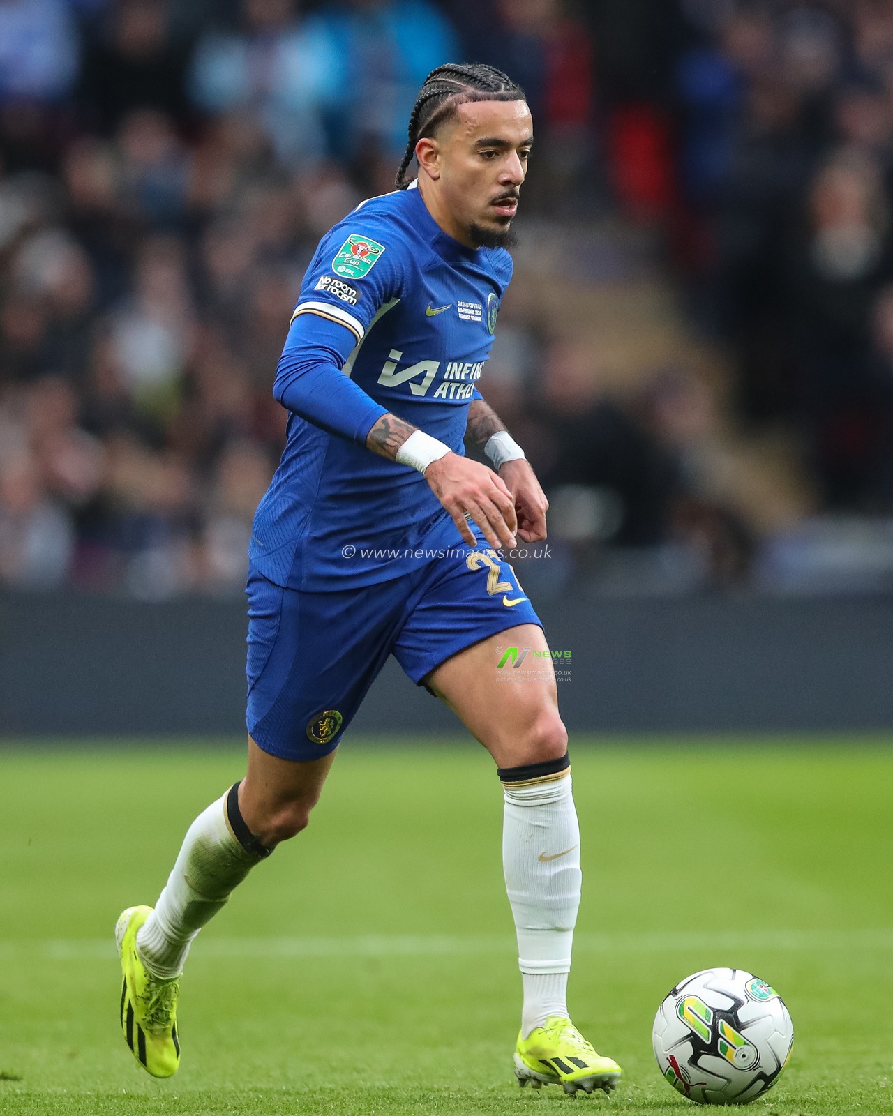 Malo Gusto of Chelsea breaks with the ball during the Carabao Cup Final match Chelsea vs Liverpool at Wembley Stadium, London, United Kingdom, 25th February 2024

(Photo by Gareth Evans/News Images)