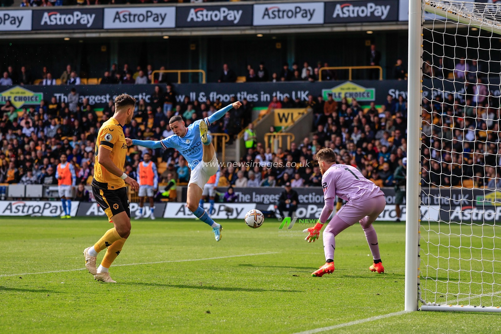 Phil Foden #47 of Manchester City with a chance on goal during the Premier League match Wolverhampton Wanderers vs Manchester City at Molineux, Wolverhampton, United Kingdom, 17th September 2022

(Photo by Conor Molloy/News Images)