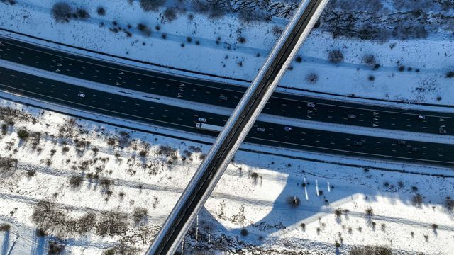 Heavy Snow over the hills of Scammonden Bridge and Reservoir areas of West Yorkshire and a free running M62, Kirklees, United Kingdom, 11th January 2025

(Photo by Mark Cosgrove/News Images)