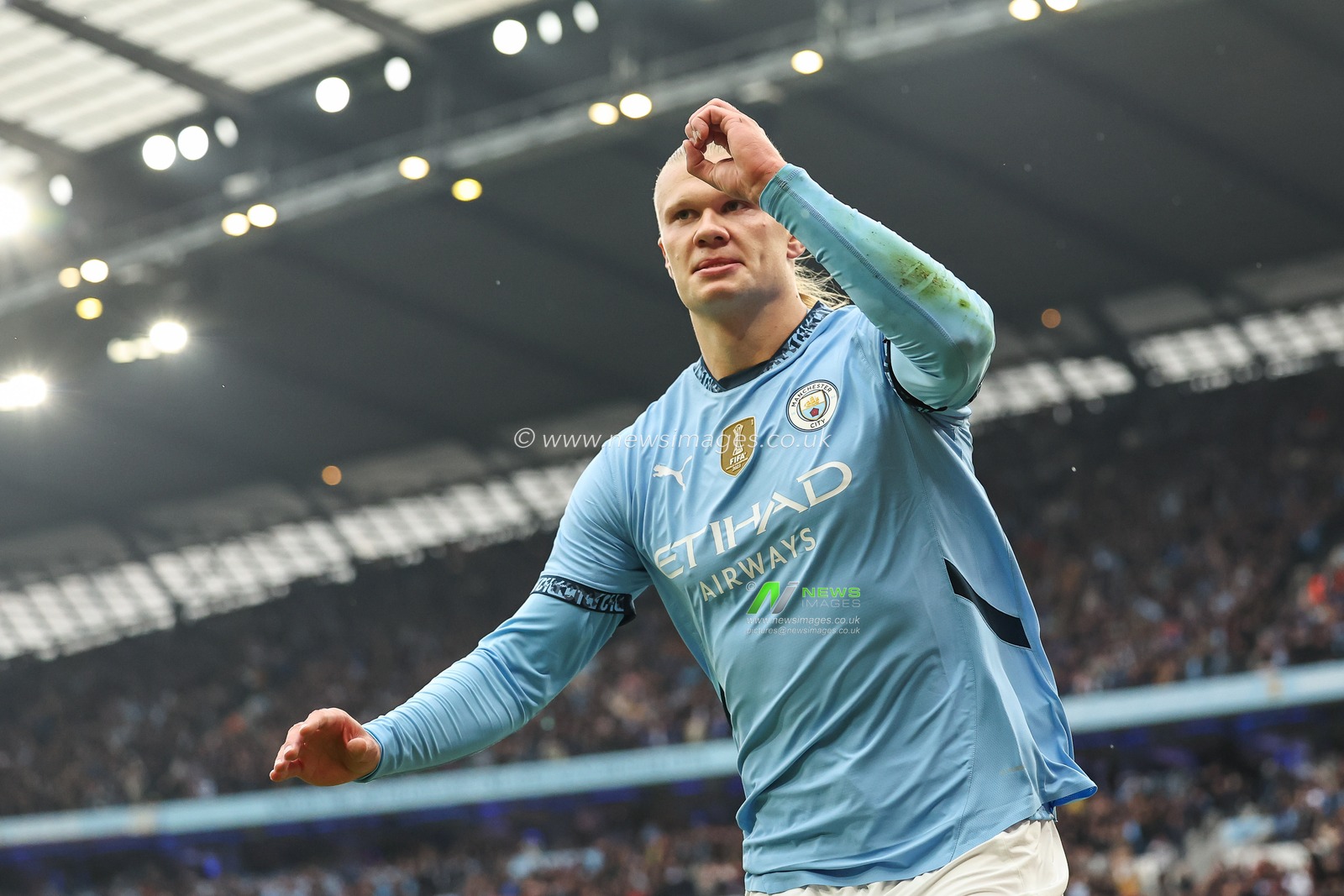 Erling Haaland of Manchester City celebrates his 100th goal to make it 1-0 during the Premier League match Manchester City vs Arsenal at Etihad Stadium, Manchester, United Kingdom, 22nd September 2024

(Photo by Mark Cosgrove/News Images)